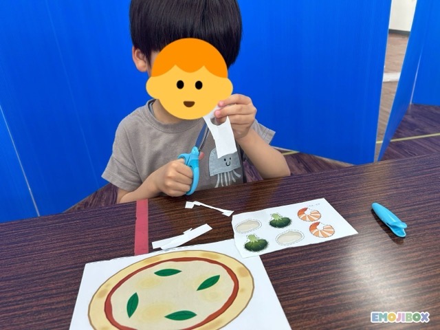 児 はさみとのりの画像