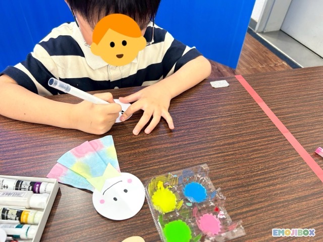 児 雨の日製作の画像
